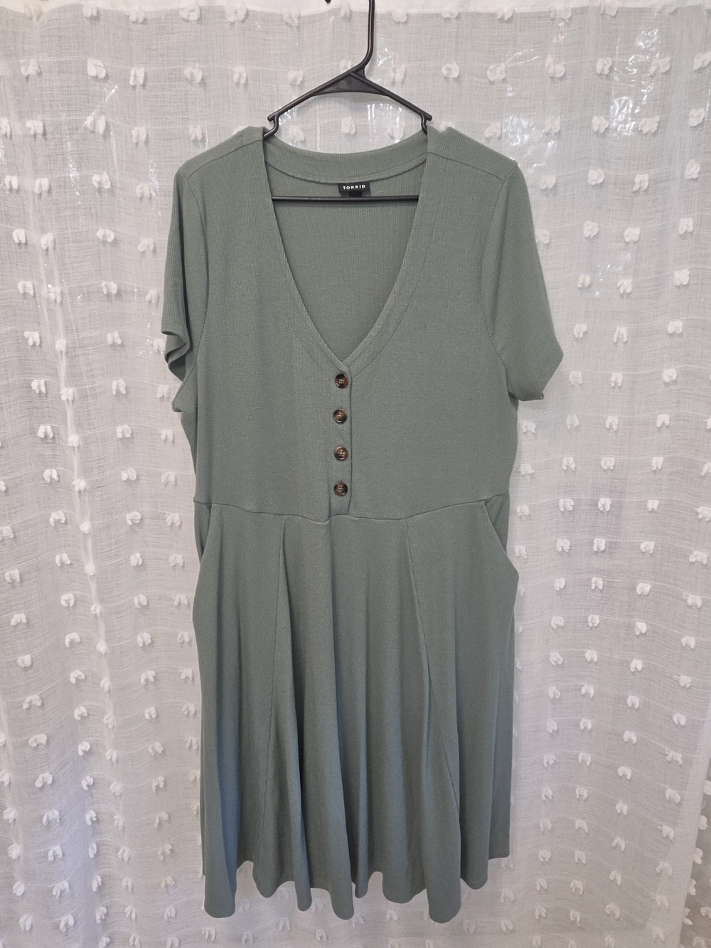 Torrid Sage Green Button-front Dress with POCKETS! Size 2